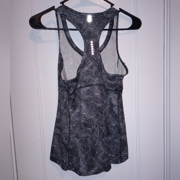 Nike running top - Picture 4 of 4